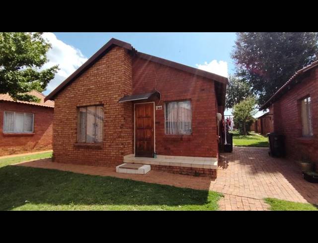 2 BEDROOM HOUSE FOR SALE IN PROTEA GLEN